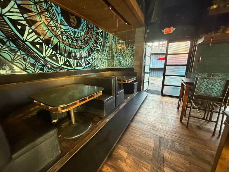 More Photos Of 4935 N Mesa St, El Paso Restaurant For Lease