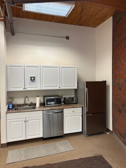 More Photos Of 87 Elm St, Hopkinton Office For Lease