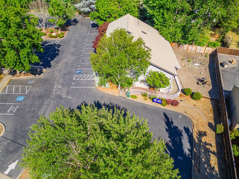 More Photos Of 873 NE 7th St, Grants Pass Medical For Lease