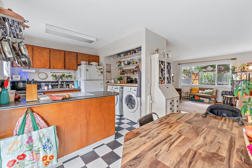 More Photos Of 806 SE Nehalem St, Portland Apartments For Sale