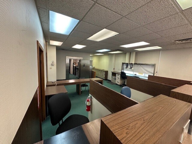 More Photos Of 39 Triangle St, Martin Bank For Lease