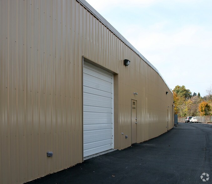 More Photos Of 901-965 Northwest Blvd, Winston-Salem Flex For Lease