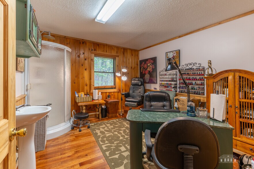 More Photos Of 1915 Saranac Ave, Lake Placid General Retail For Sale
