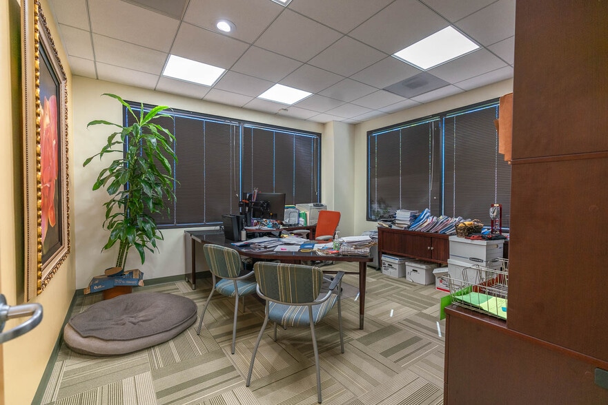 More Photos Of 17425 Chatsworth St, Granada Hills Office For Lease