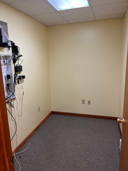 More Photos Of 705-709 Main St, Hallstead Office For Sale