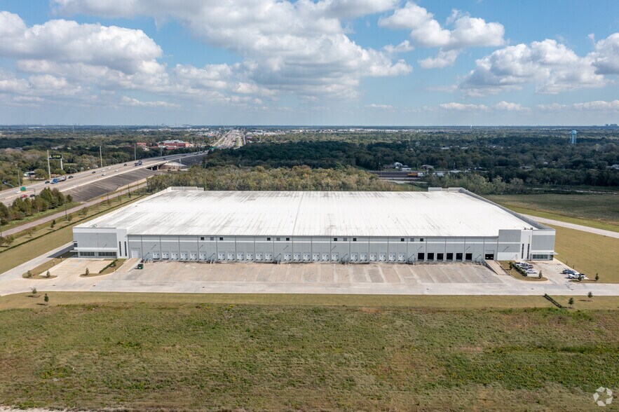 More Photos Of 2700 East Fwy, Baytown Unknown For Lease