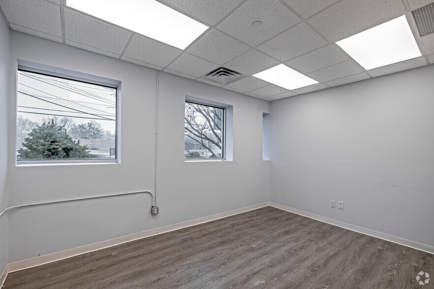 More Photos Of 240 State Rt 17 S, Lodi Warehouse For Lease