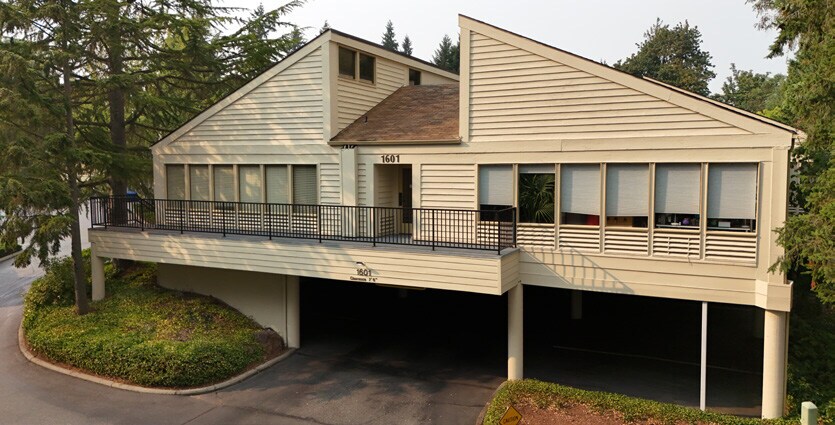 More Photos Of 1611 116th Ave NE, Bellevue Unknown For Sale