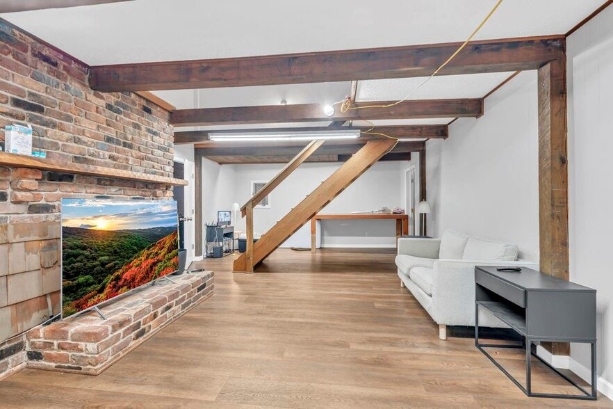 More Photos Of 3894 US Hwy 321, Blowing Rock General Retail For Sale