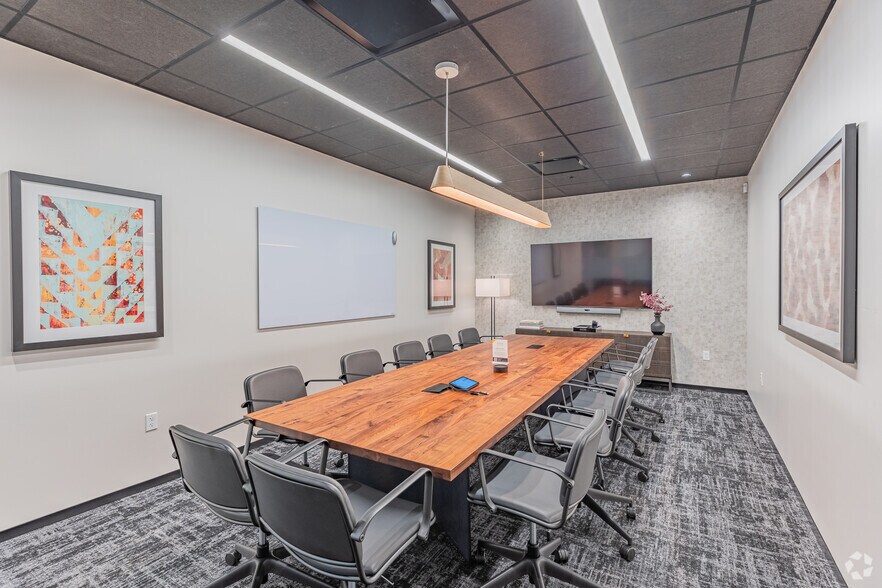 More Photos Of 4727 Executive Dr, San Diego Coworking Space