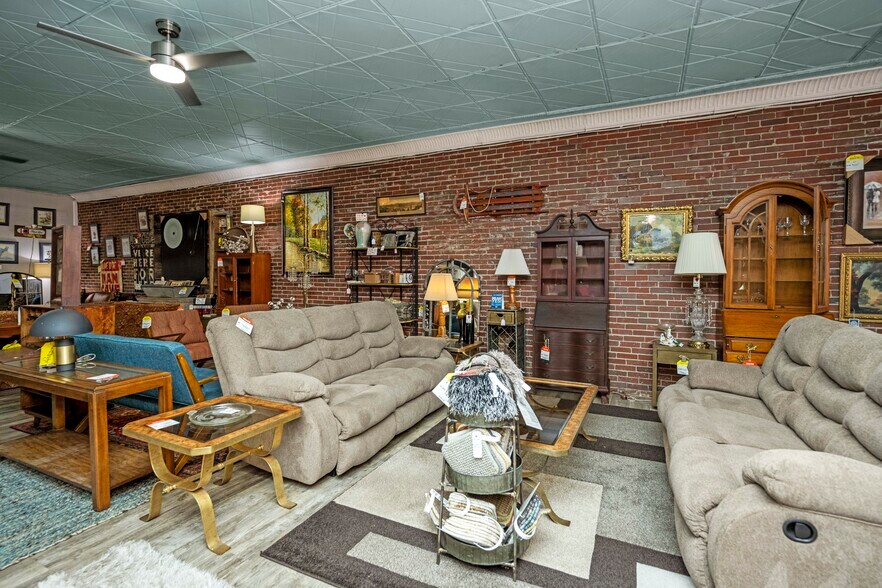 More Photos Of 507 E 3rd St, Lexington Warehouse For Sale