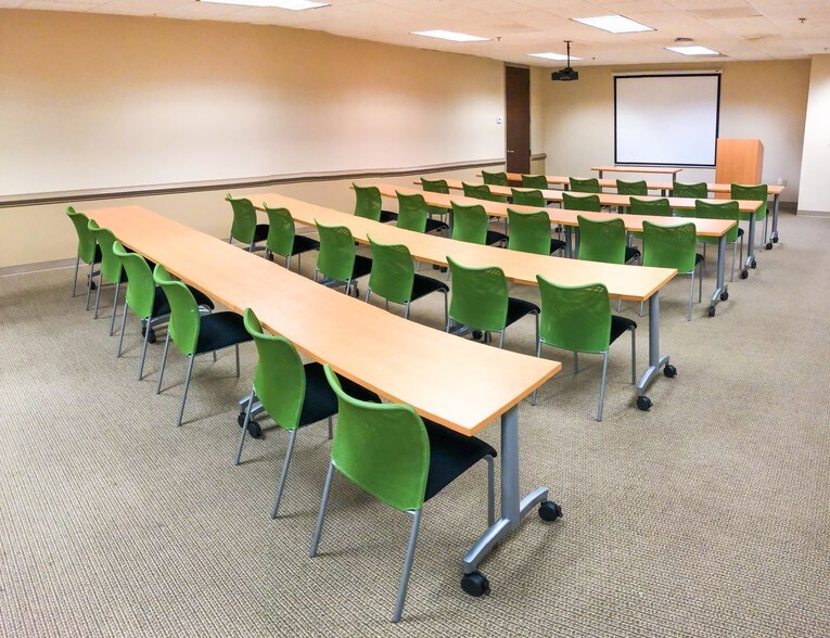 More Photos Of 900 Ashwood Pky, Atlanta Office For Lease