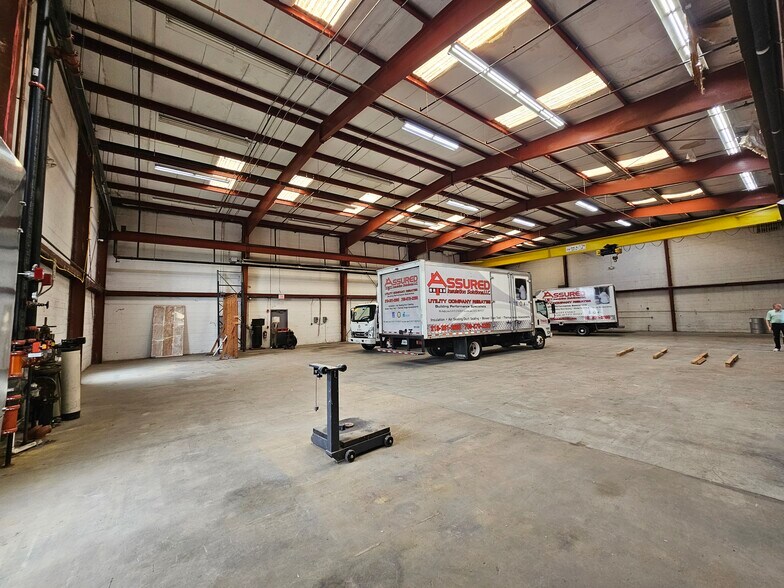 More Photos Of 22530 S Center Rd, Frankfort Warehouse For Lease