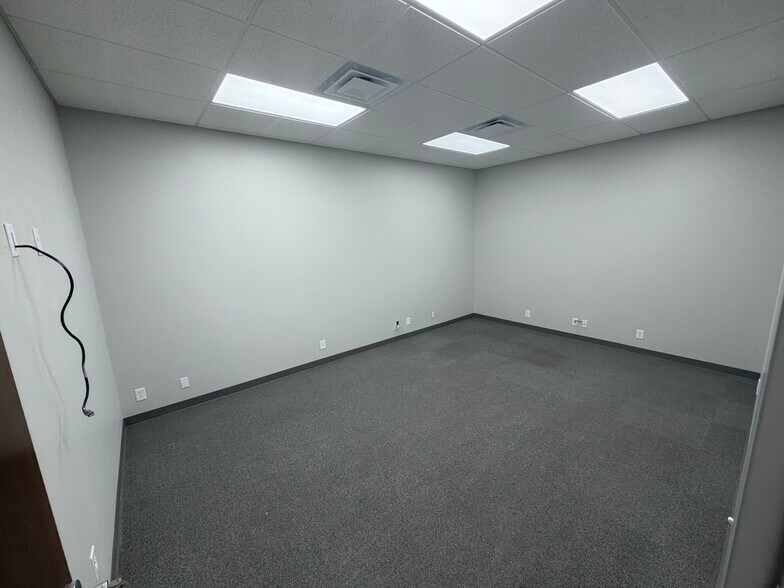 More Photos Of 11244 E 55th Pl, Tulsa Manufacturing For Lease