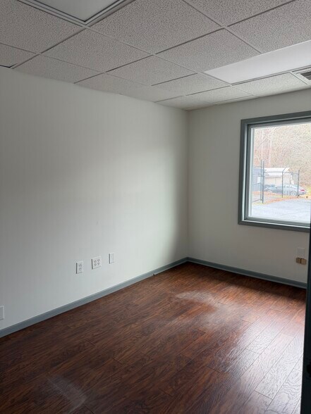 More Photos Of 2719 Huff Dr, Lawrenceville Office For Lease