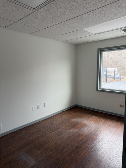 More Photos Of 2719 Huff Dr, Lawrenceville Office For Lease