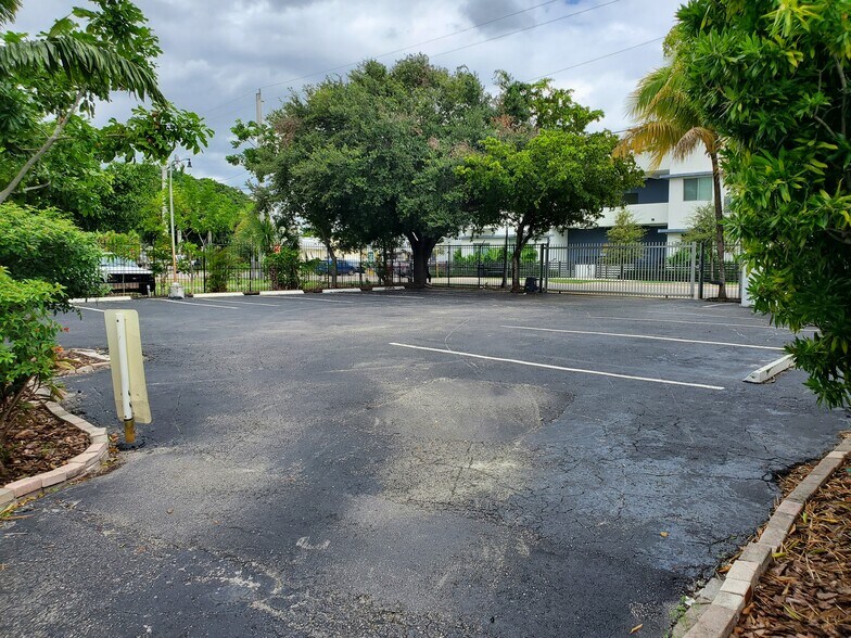 More Photos Of 520 NW 5th St, Hallandale Beach Schools For Sale