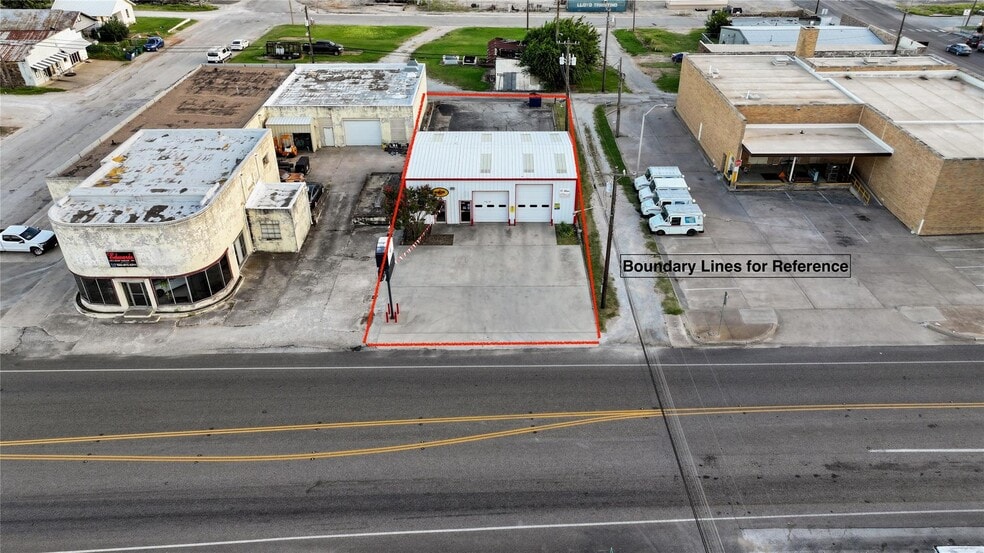 More Photos Of 108 E Wise St, Bowie Specialty For Sale