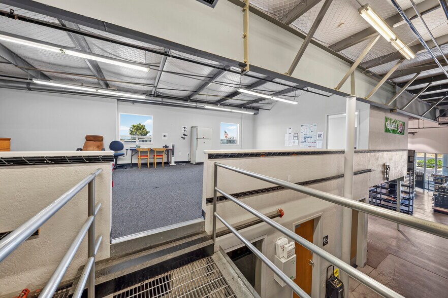 More Photos Of 3755 Crater Lake Hwy, Medford Freestanding For Sale