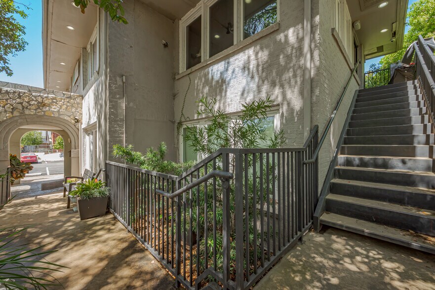 More Photos Of 1512 W Alabama St, Houston Flex For Sale