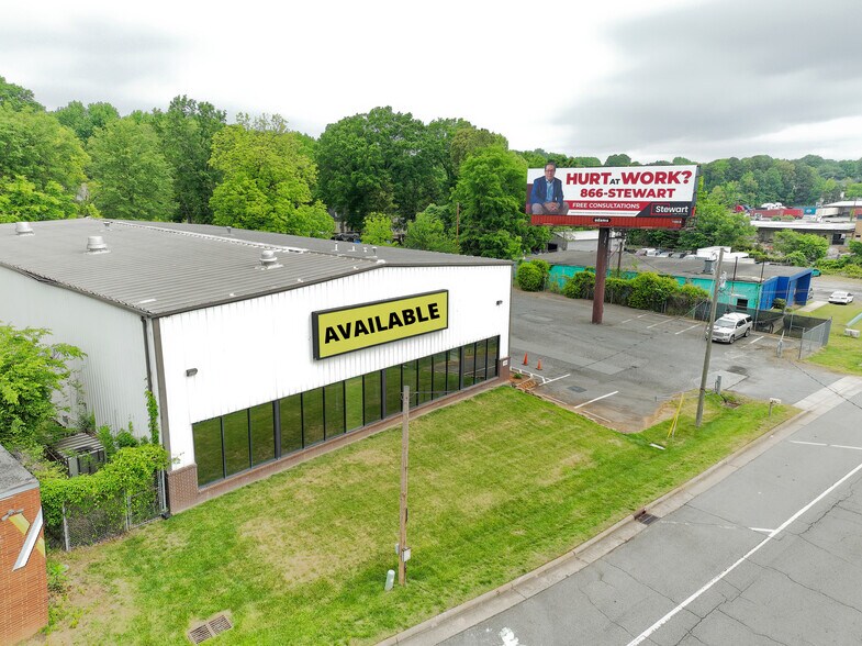 More Photos Of 1108 Thomasboro Rd, Charlotte Showroom For Lease