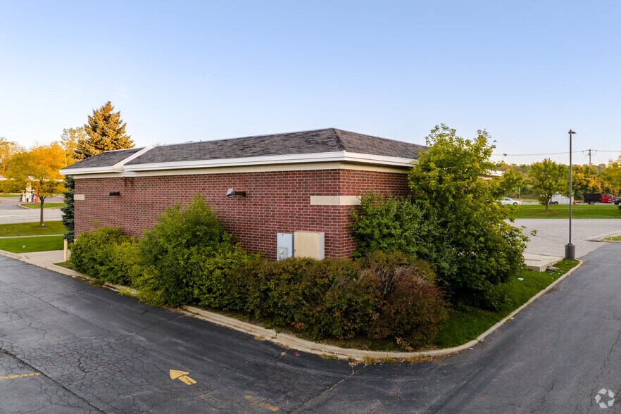 More Photos Of 1 S Sutton Rd, Streamwood Freestanding For Sale