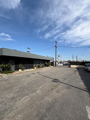 More Photos Of 1615 McGarry St, Los Angeles Warehouse For Lease