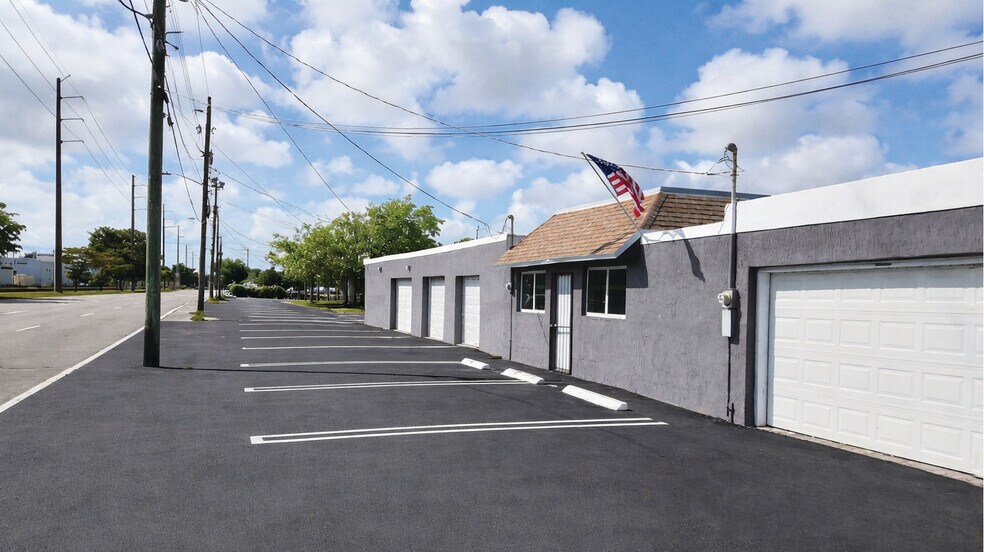 Primary Photo Of 221-225 N Dixie Hwy, Hallandale Beach Auto Repair For Lease