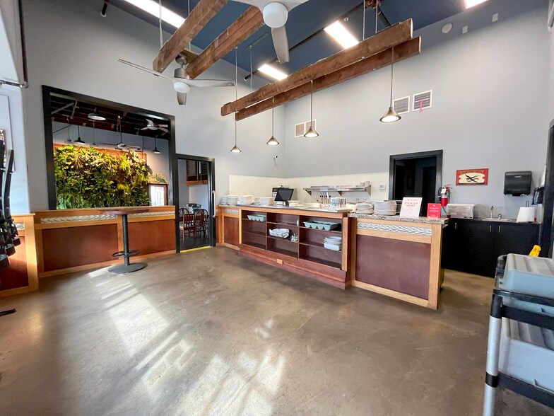 More Photos Of 623 7th St, Oregon City Restaurant For Sale