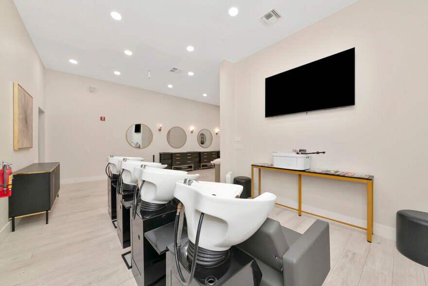 More Photos Of 1345 2nd St, Sarasota Office Residential For Sale