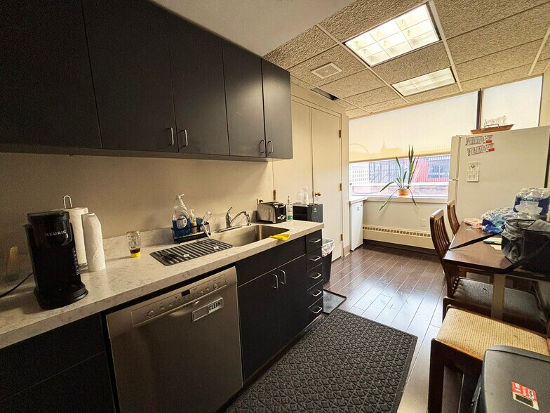 More Photos Of 37 Franklin St, Buffalo Office For Sale