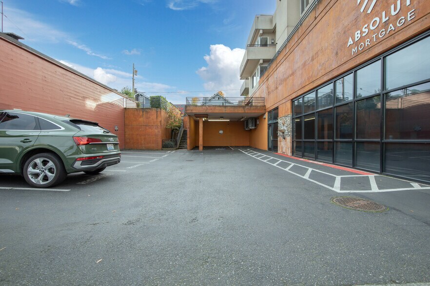 More Photos Of 225 NE 65th St, Seattle Apartments For Sale