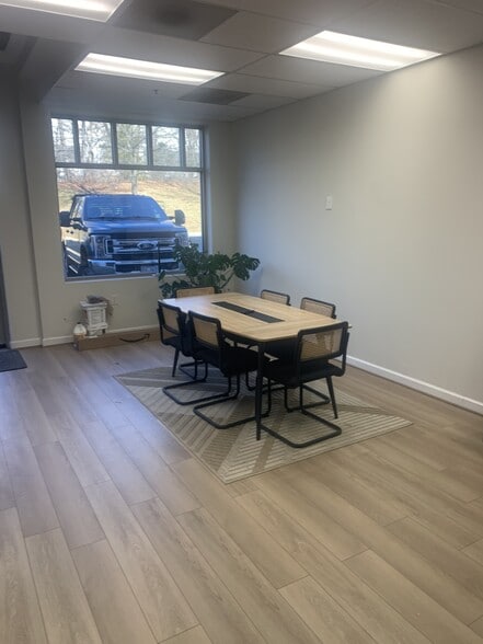 More Photos Of 8966 Mike Garcia Dr, Manassas Warehouse For Sale