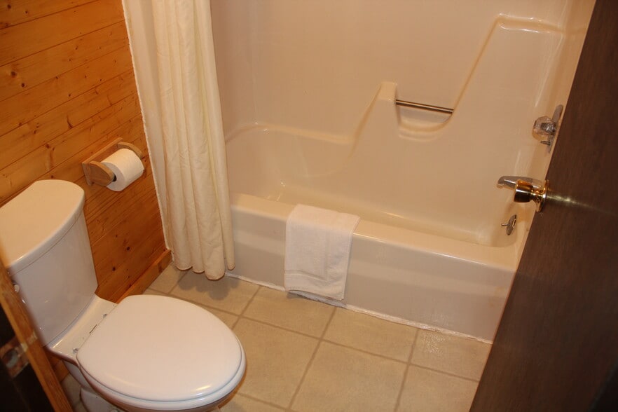 More Photos Of 720 S Main St, Kimball Hotel For Sale