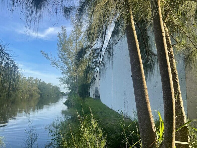 More Photos Of 1950-1952 NW 93rd Ave, Miami Warehouse For Lease