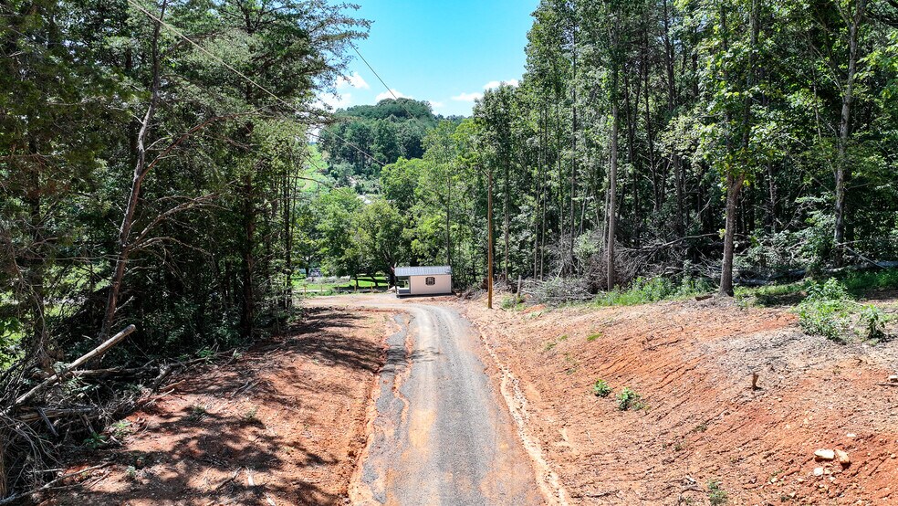 More Photos Of 180 Lakeland Ridge Rd, Bean Station Specialty For Sale