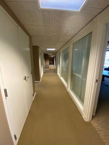 More Photos Of 100 Saint Ann St, Owensboro Office For Sale