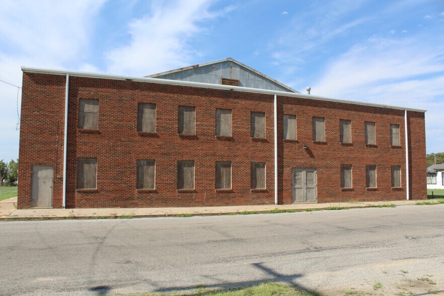 Primary Photo Of 1871 Elm, Waynoka Sports And Entertainment For Sale