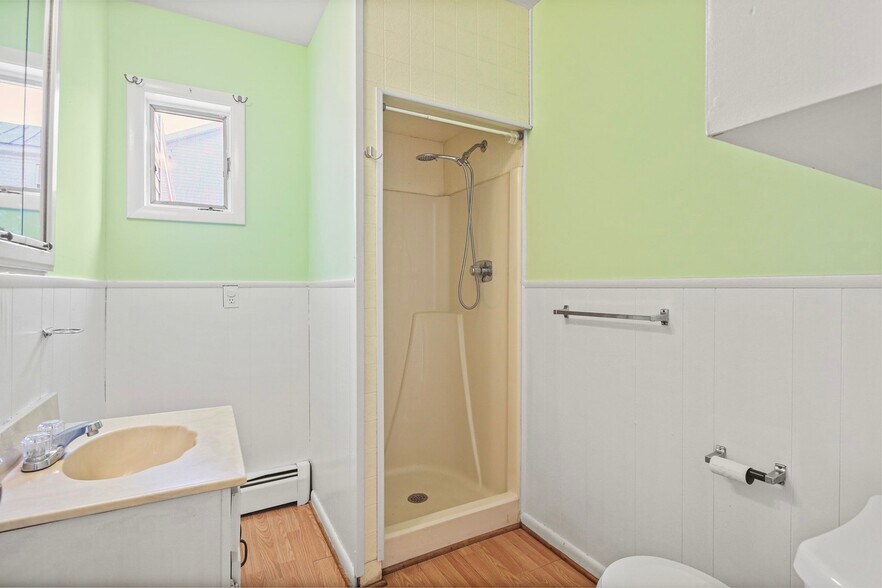 More Photos Of 122 E Main St, Stevensville Office For Sale