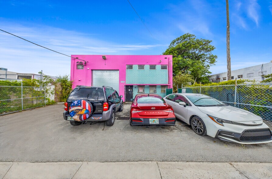 More Photos Of 1996 NW 22nd St, Miami Warehouse For Sale