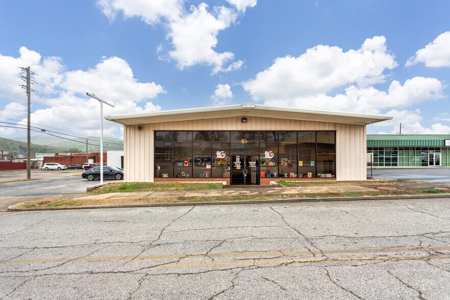 More Photos Of 702 Wilmer Ave, Anniston Office For Sale