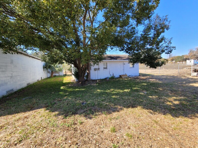 More Photos Of 4830 Gall Blvd, Zephyrhills Flex For Lease