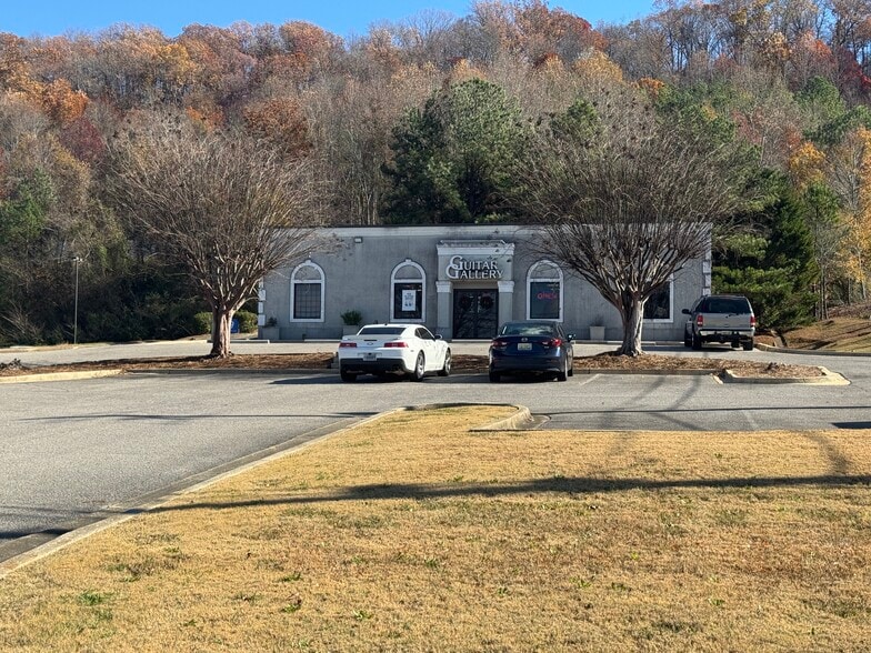 More Photos Of 2621 Pelham Pky, Pelham Freestanding For Sale