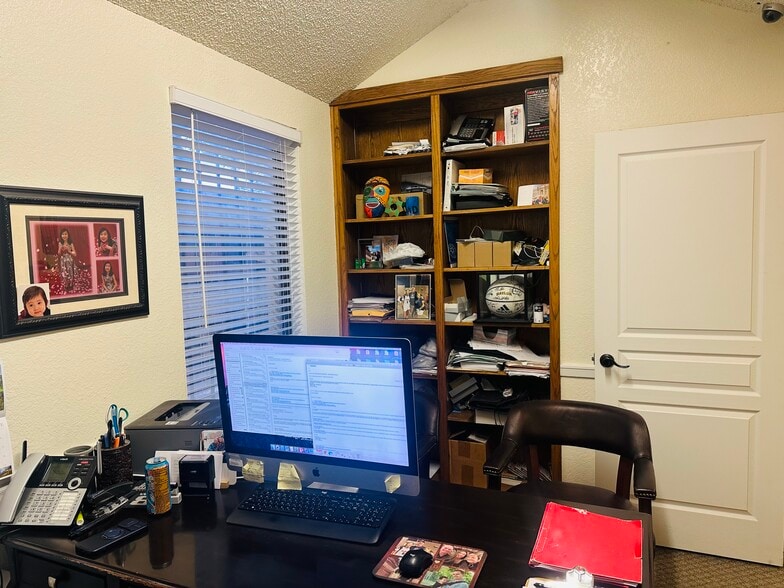 More Photos Of 376 W Main St, Lewisville Medical For Sale