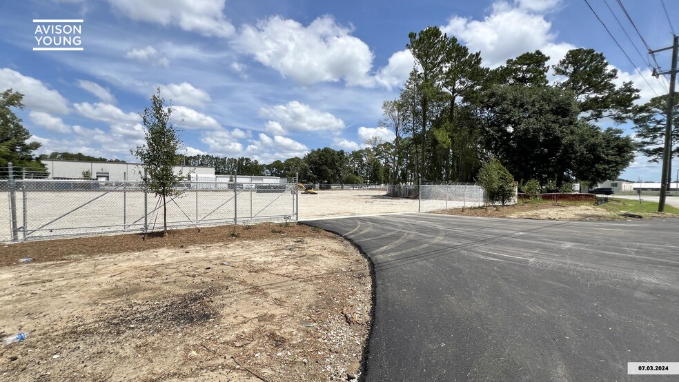 More Photos Of 8016 Commerce Center Rd, Ladson Land For Lease