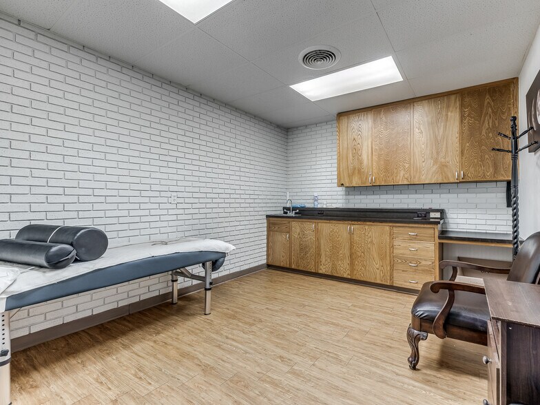 More Photos Of 7304 N Comanche Ave, Oklahoma City Medical For Sale