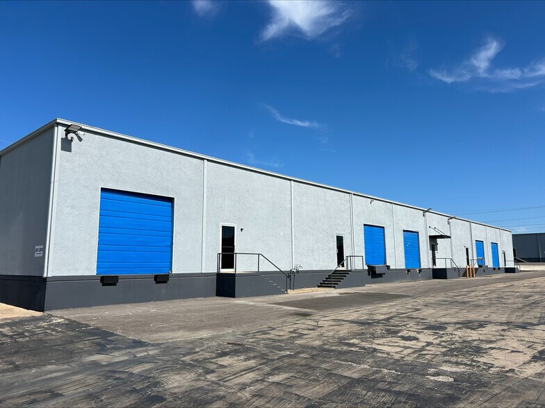 More Photos Of 5721 E Rosedale St, Fort Worth Unknown For Lease