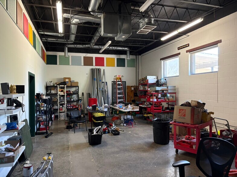 More Photos Of 218 Laredo Dr, Decatur Warehouse For Sale