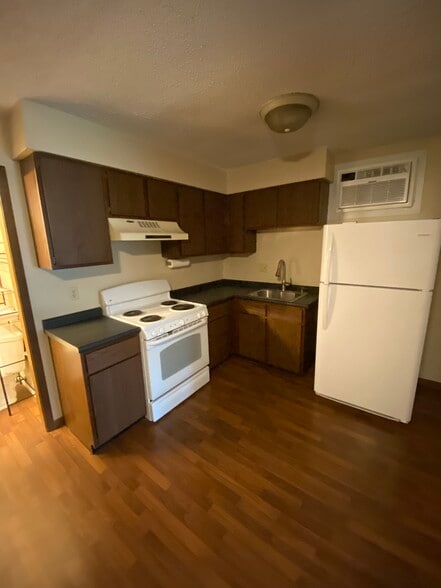 More Photos Of 127 W Taylor St, Grant Park Multifamily For Sale
