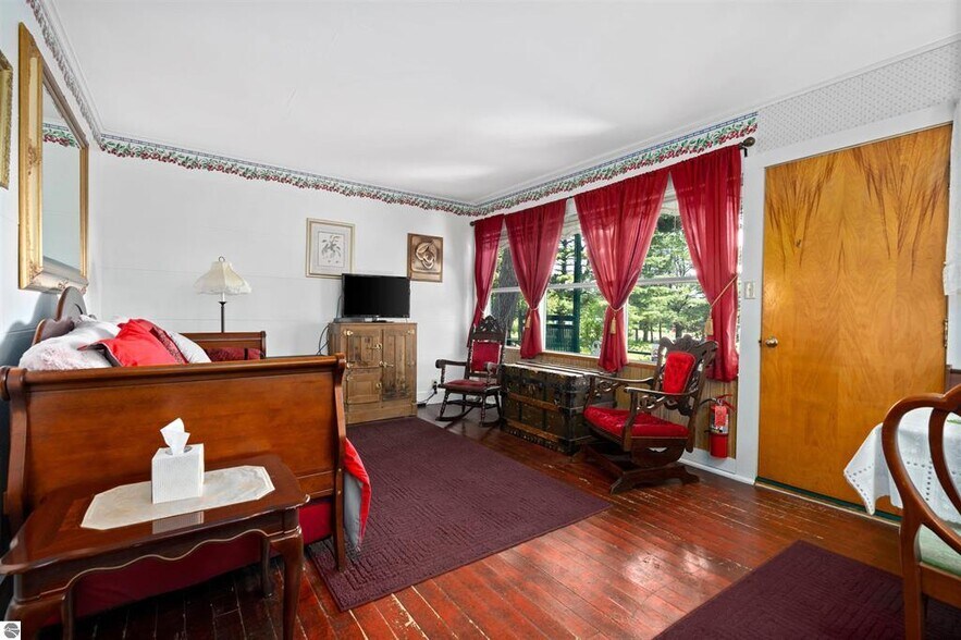 More Photos Of 18599 Mission Rd, Traverse City Hotel For Sale